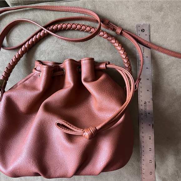 Universal Thread pull string bucket purse - Picture 1 of 10